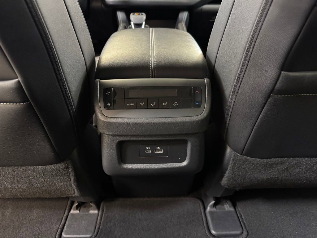 Used 2025 Nissan Pathfinder SL AWD/4WD image 16