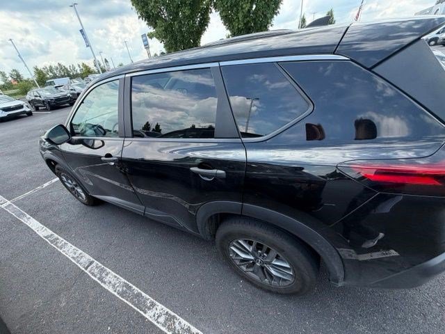 Used 2023 Nissan Rogue S AWD/4WD image 12