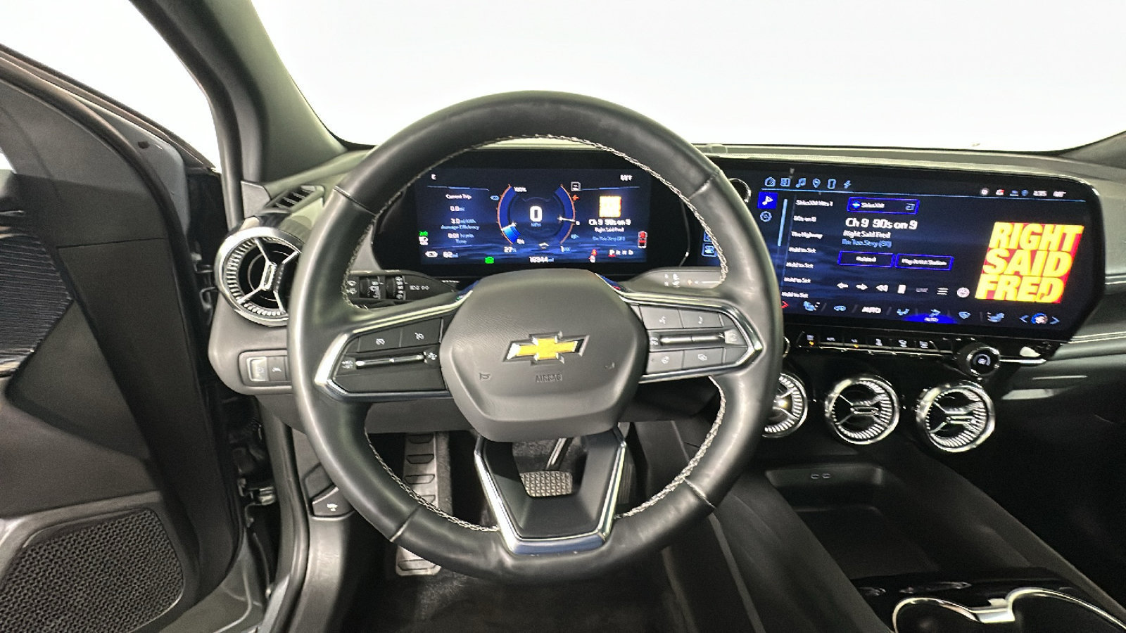 Used 2024 Chevrolet Blazer EV LT AWD/4WD image 18