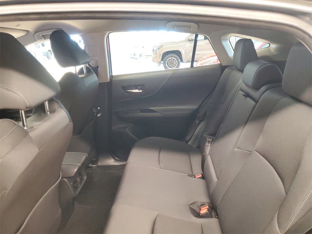 Used 2023 Toyota Venza LE image 11