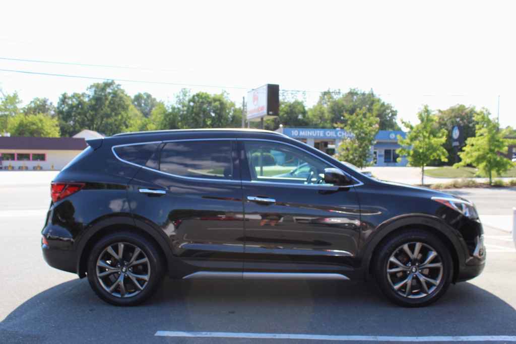 Used 2018 Hyundai Santa Fe Sport w/ Cargo Package AWD/4WD image 4