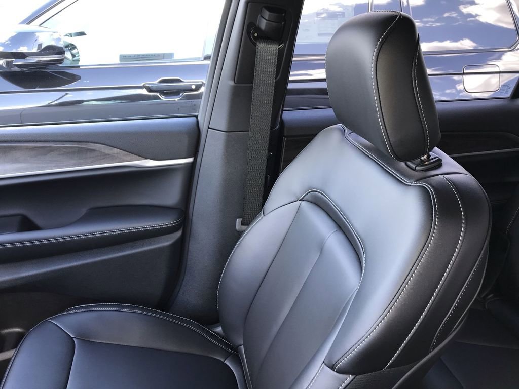 New 2026 Jeep Grand Cherokee L Limited image 25