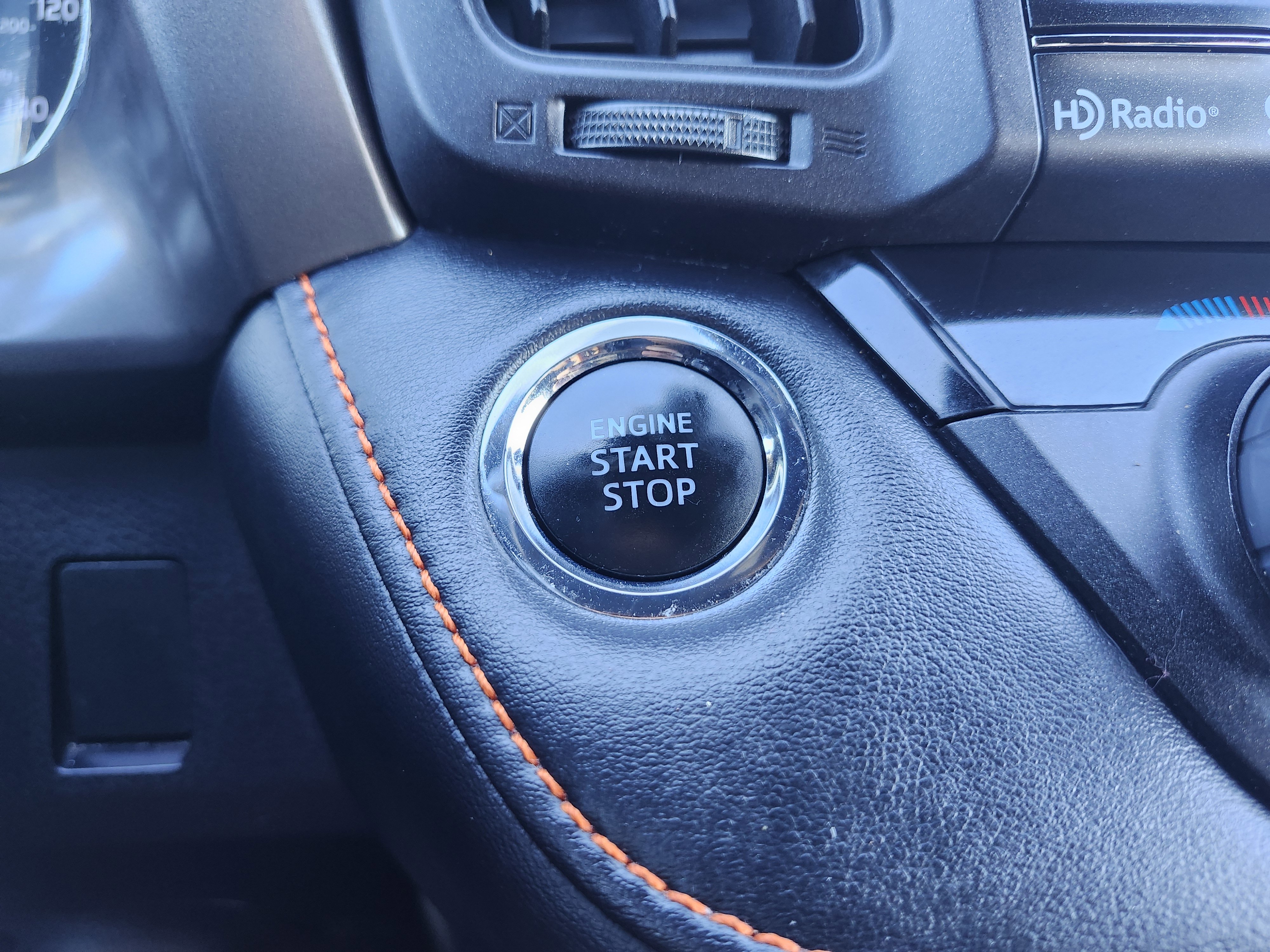 Used 2017 Toyota RAV4 SE image 8