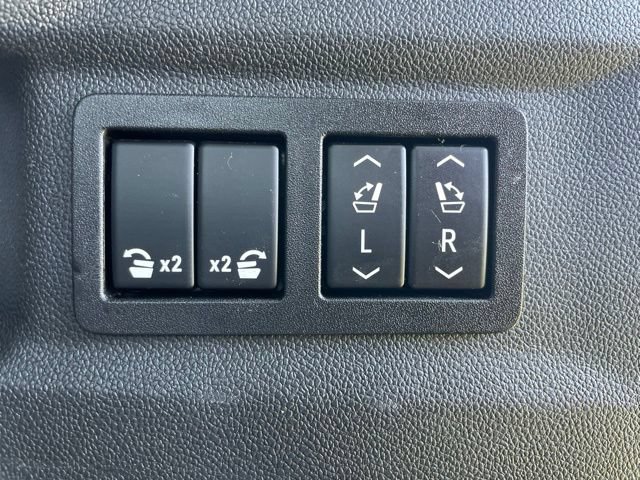 Used 2022 Chevrolet Suburban RST w/ Sport Performance Package AWD/4WD image 13