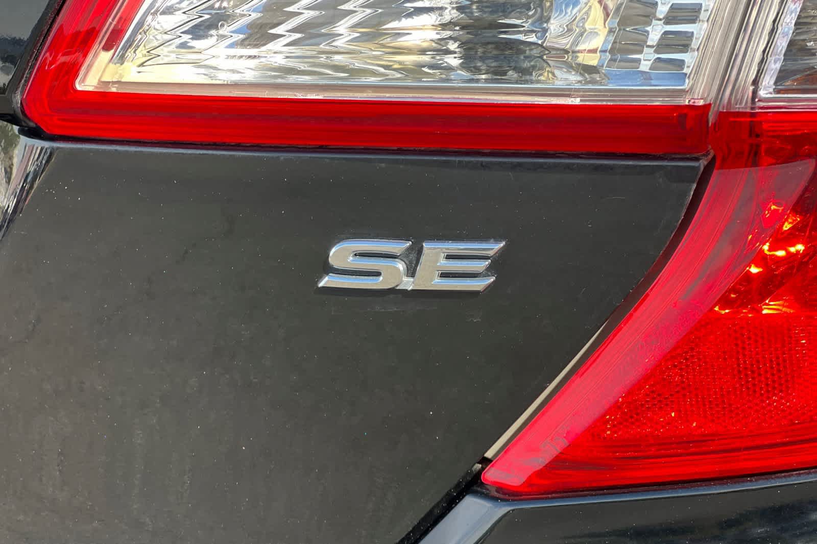 Used 2012 Toyota Camry SE FWD image 29