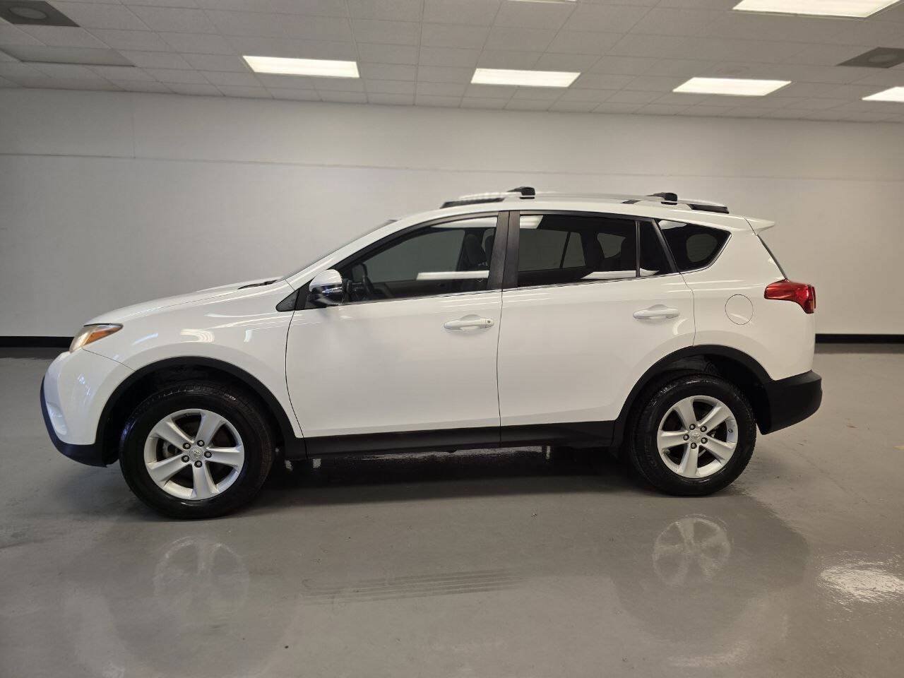 Used 2013 Toyota RAV4 XLE FWD image 5