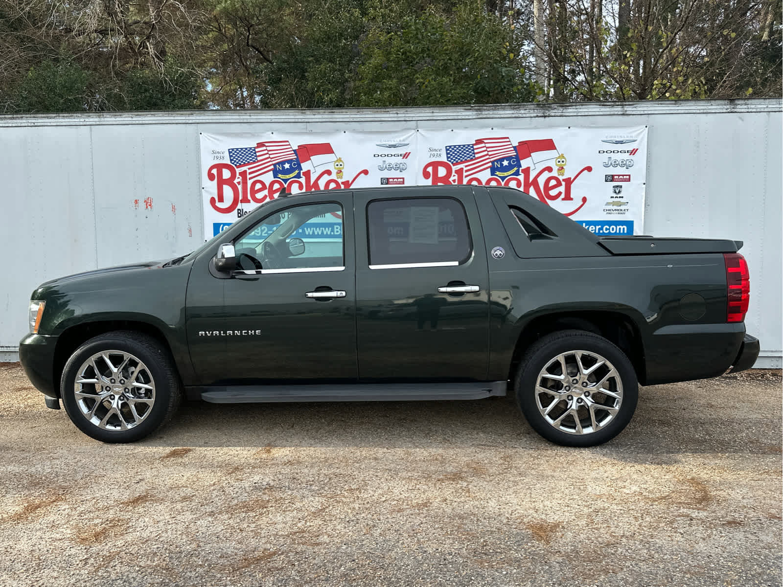 Used 2013 Chevrolet Avalanche LT image 7