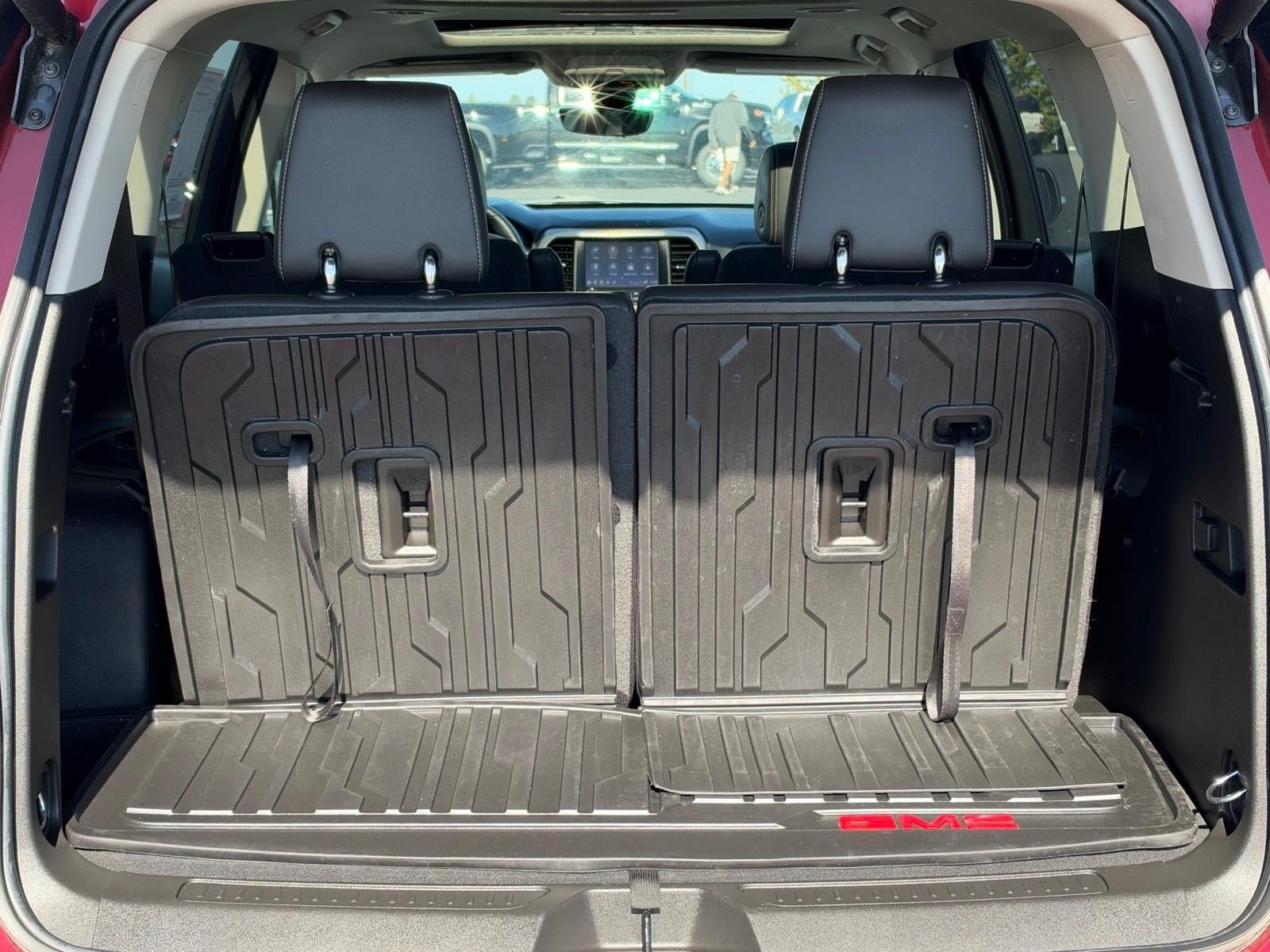 Used 2023 GMC Acadia Denali w/ Denali Technology Package AWD/4WD image 4