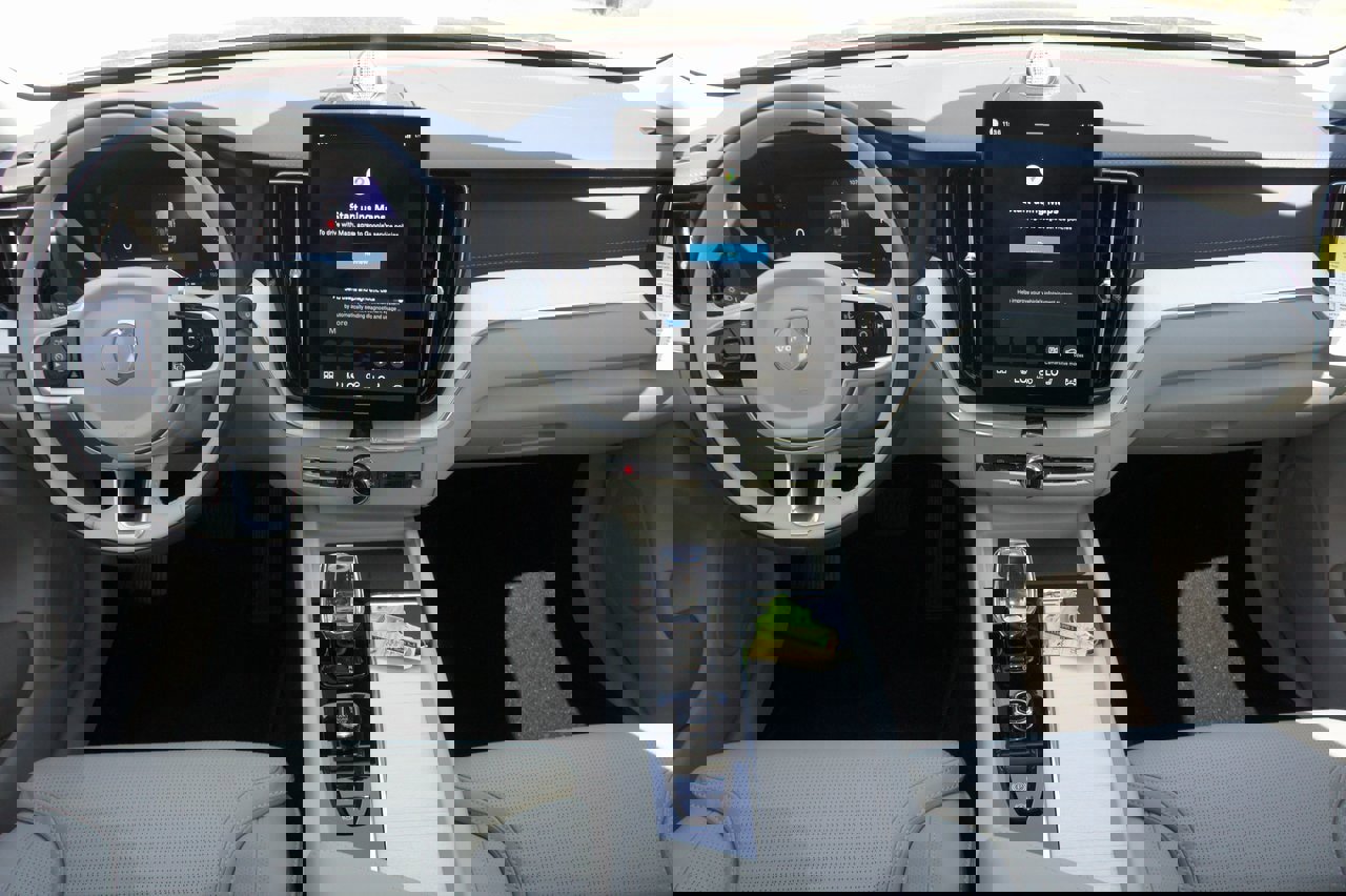 New 2026 Volvo XC60 T8 Ultra w/ Protection Package Premier image 11