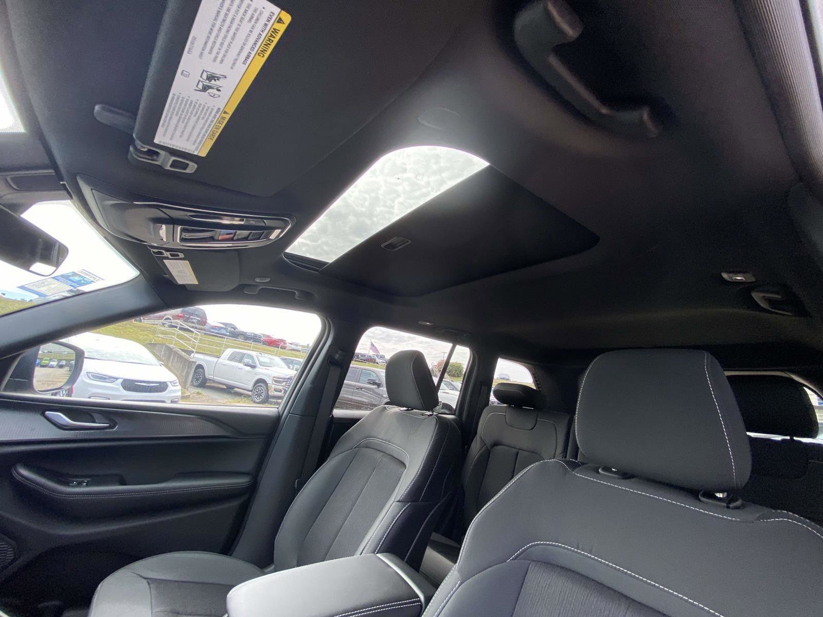 New 2025 Jeep Grand Cherokee Laredo X image 15