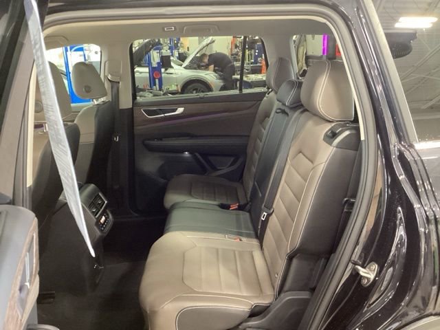 Used 2025 Volkswagen Atlas SEL image 17
