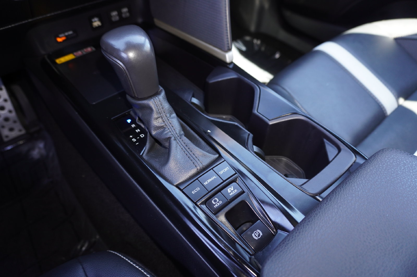 Certified 2025 Toyota Camry SE FWD image 17