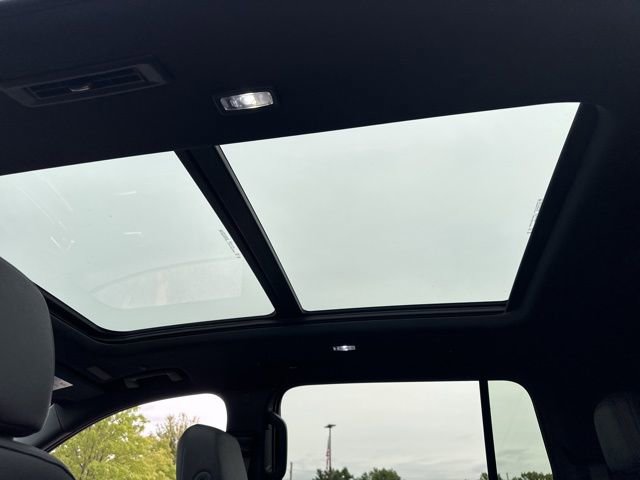 Used 2024 Chevrolet Traverse RS image 27