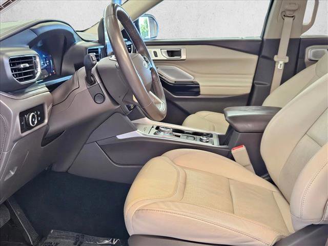 Used 2024 Ford Explorer Platinum w/ Technology Package AWD/4WD image 17