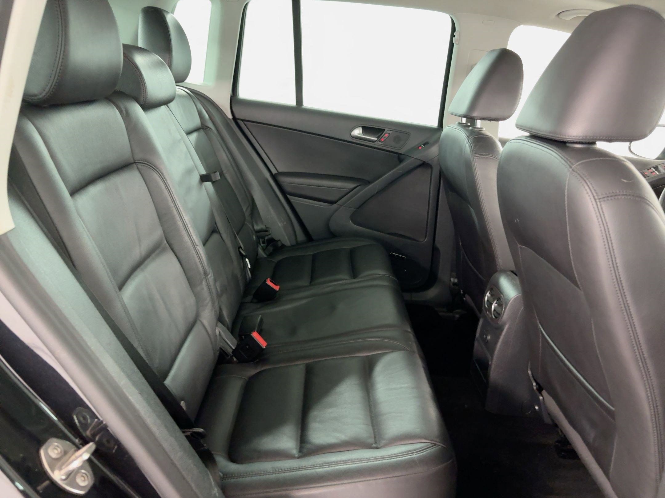 Used 2017 Volkswagen Tiguan SEL image 30