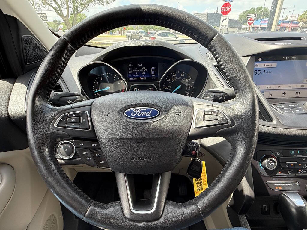Used 2017 Ford Escape SE w/ SE Leather Comfort Package AWD/4WD image 15