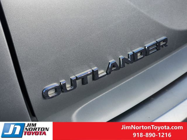 Used 2024 Mitsubishi Outlander SE image 12