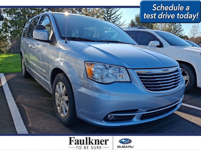 Used 2016 Chrysler Town & Country Touring w/ Driver Convenience Group image 1