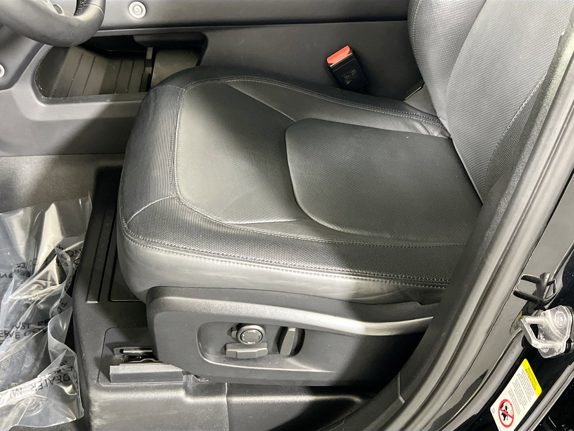 Used 2024 Land Rover Defender 110 X-Dynamic SE image 19