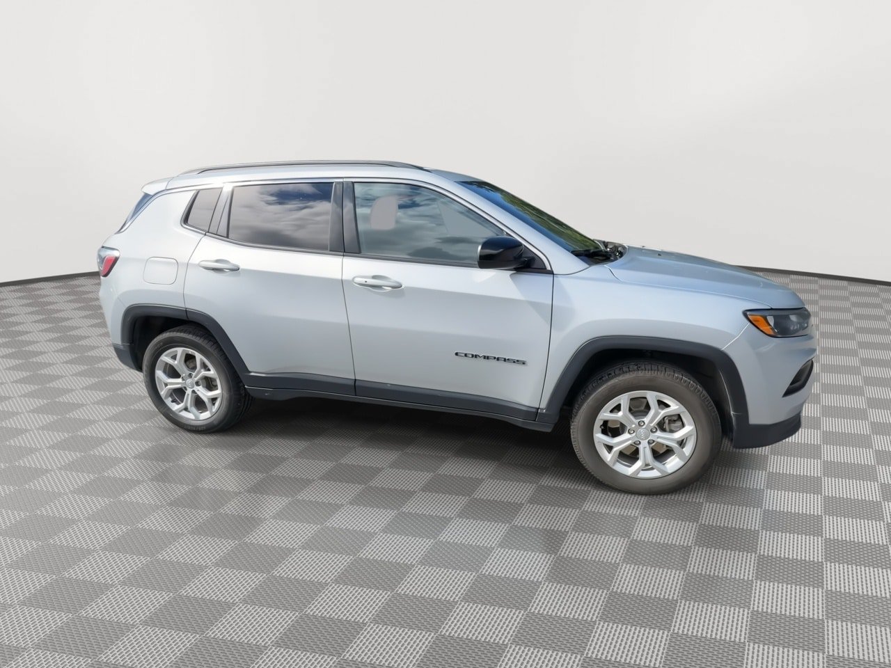 Used 2024 Jeep Compass Latitude AWD/4WD image 9