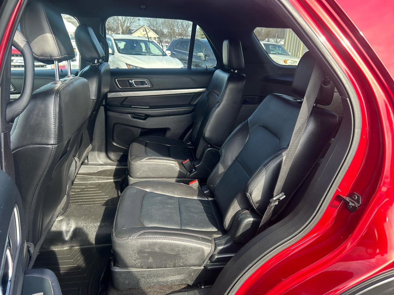 Used 2018 Ford Explorer XLT w/ Equipment Group 202A image 11