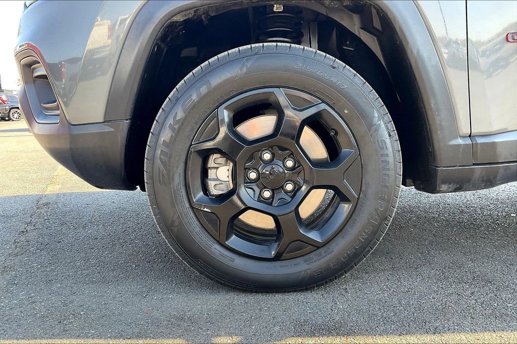 Used 2023 Jeep Compass Trailhawk image 2