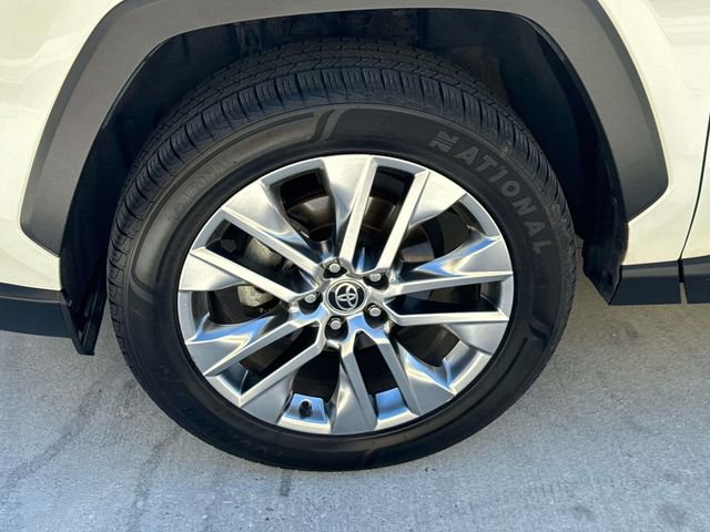 Used 2021 Toyota RAV4 XLE Premium image 4