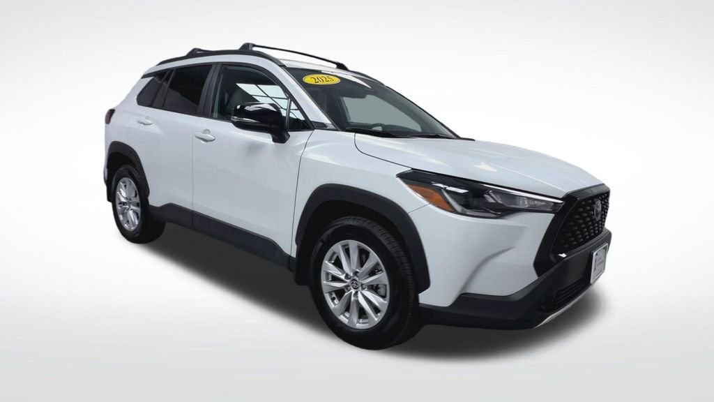 Certified 2025 Toyota Corolla Cross LE w/ Moonroof Package AWD/4WD image 18