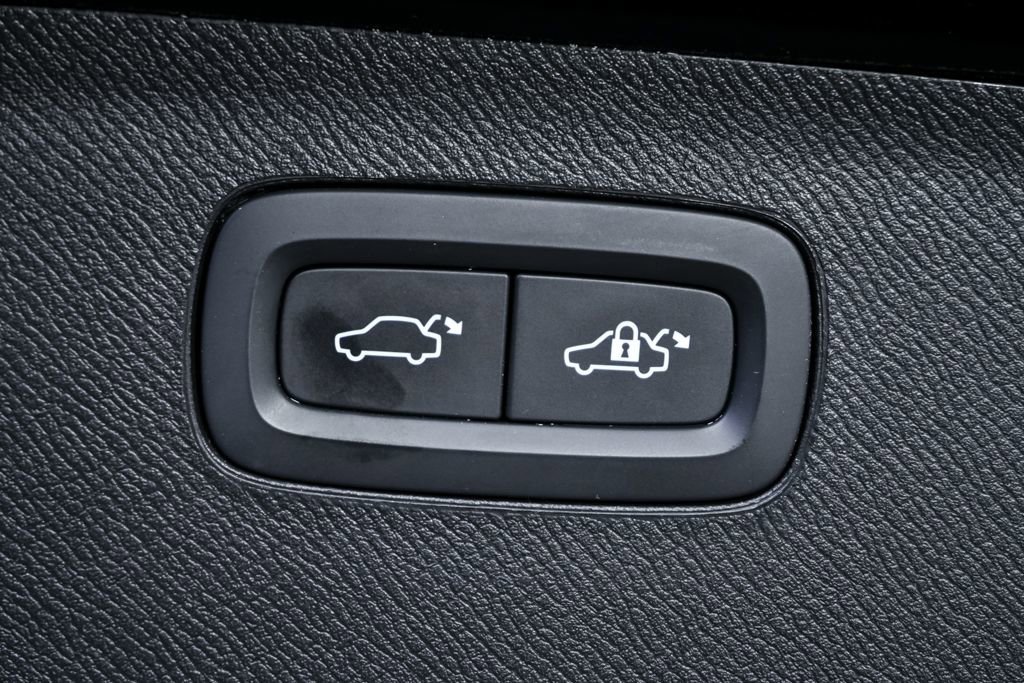 Certified 2023 Volvo XC90 B6 Core w/ Protection Package Premier AWD/4WD image 33