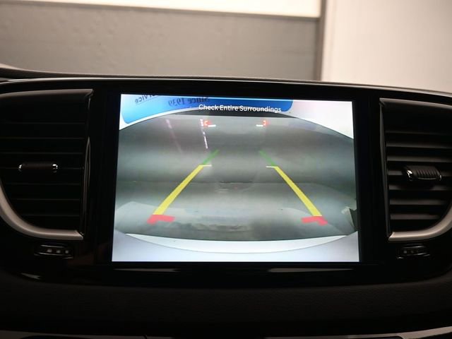 Used 2025 Chrysler Pacifica Select image 20