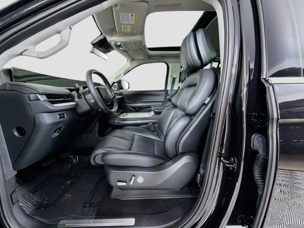 Used 2025 Lincoln Navigator L Reserve AWD/4WD image 21