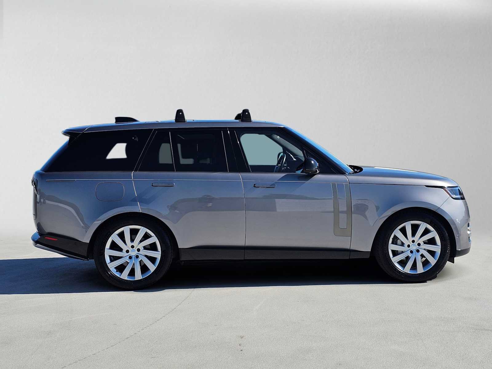 Used 2024 Land Rover Range Rover SE AWD/4WD image 6