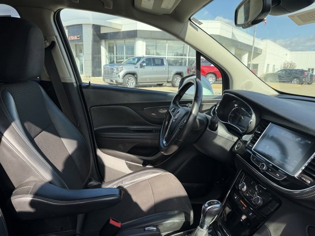 Used 2018 Buick Encore Preferred image 2