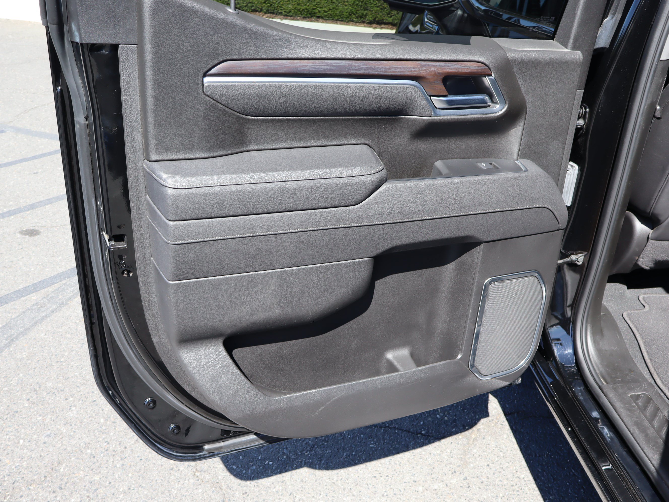 Used 2025 GMC Sierra 1500 SLT AWD/4WD image 29