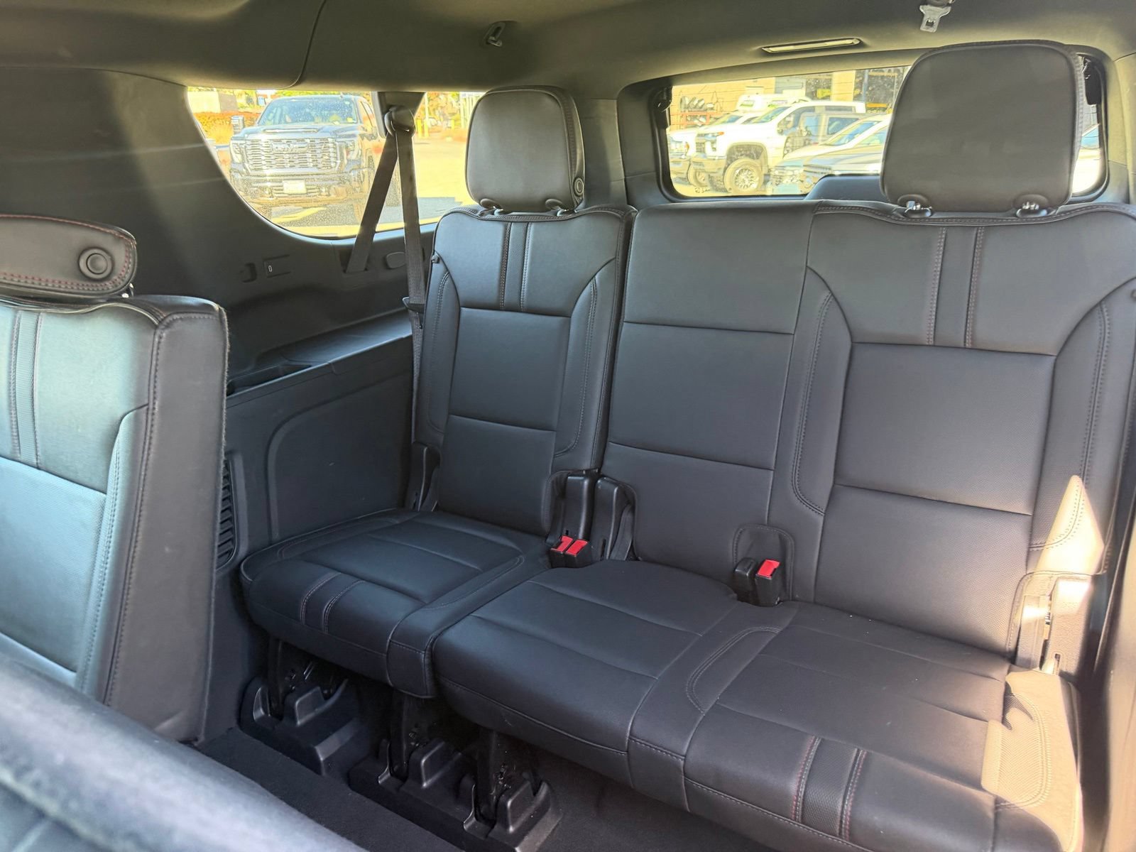 Used 2022 Chevrolet Suburban RST w/ Luxury Package AWD/4WD image 13
