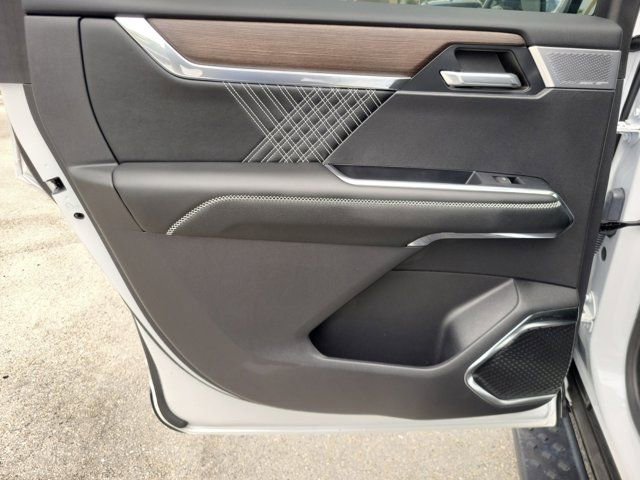 Used 2024 GMC Acadia Denali w/ Super Cruise Package image 11