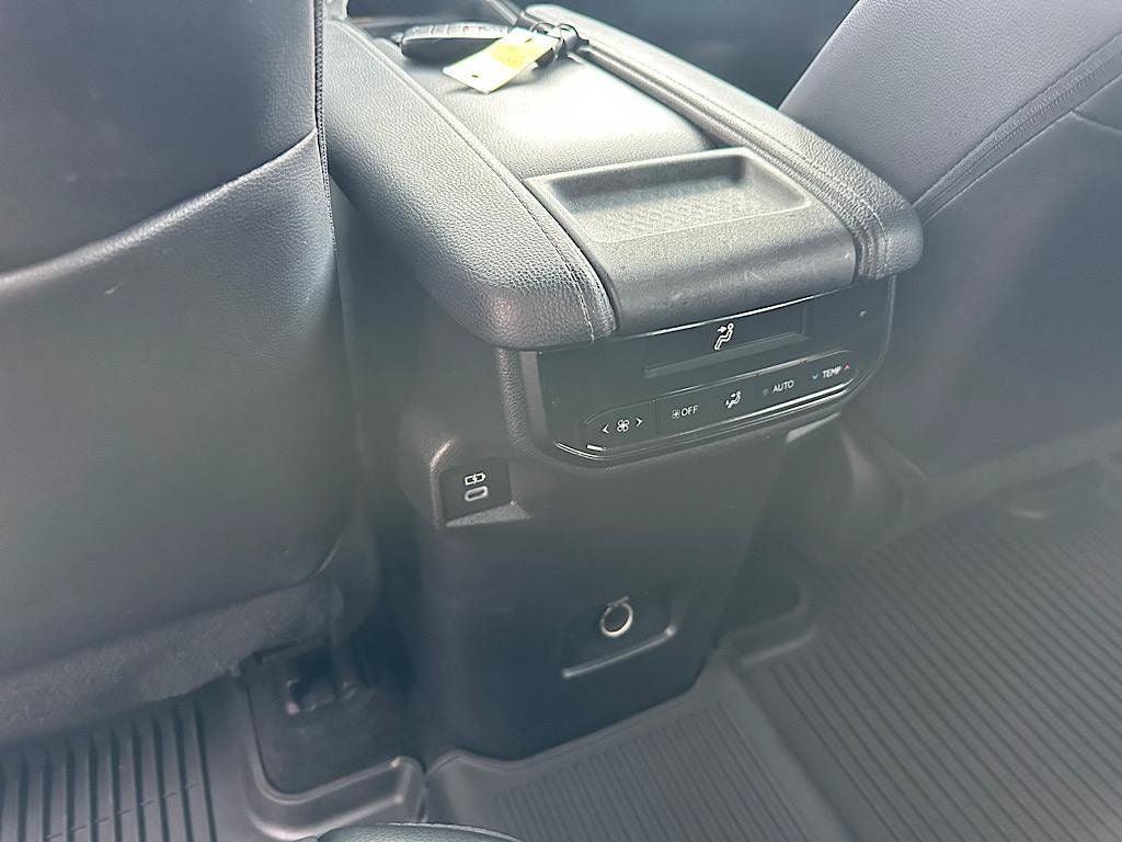 Certified 2024 Toyota Grand Highlander AWD image 18