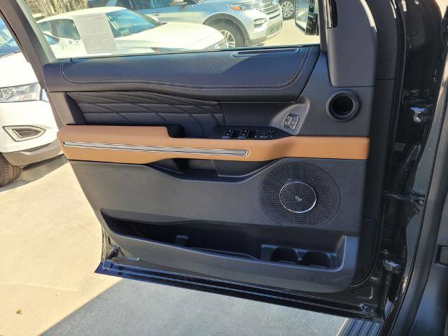 New 2024 Ford Expedition Platinum image 13
