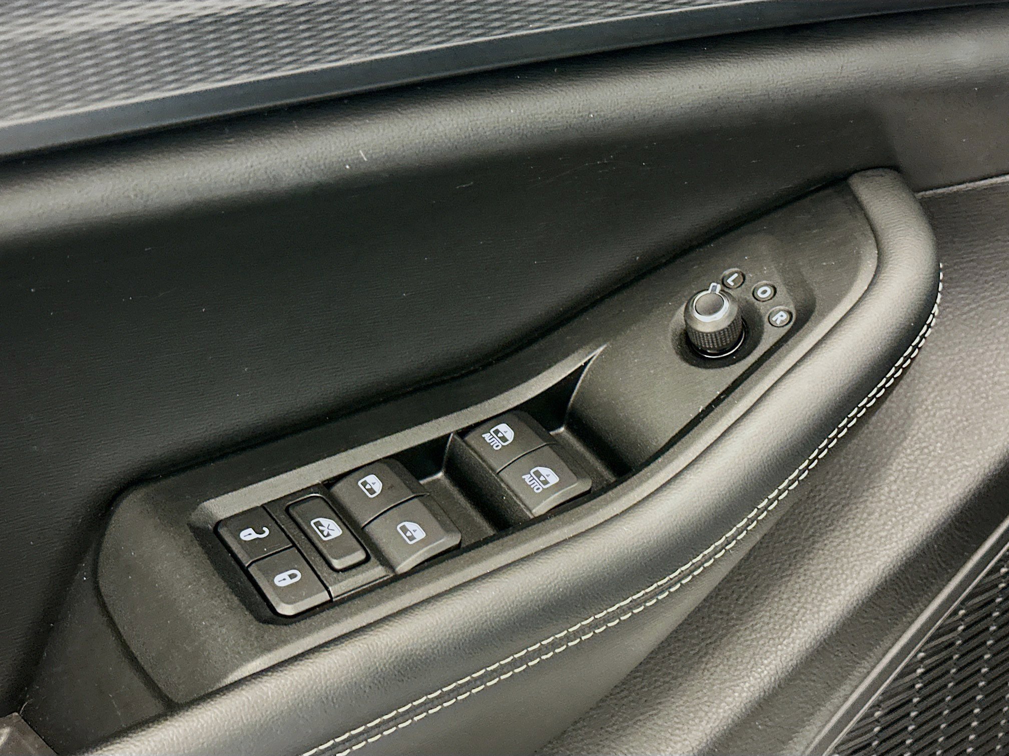 Used 2023 Jeep Grand Cherokee Altitude image 15