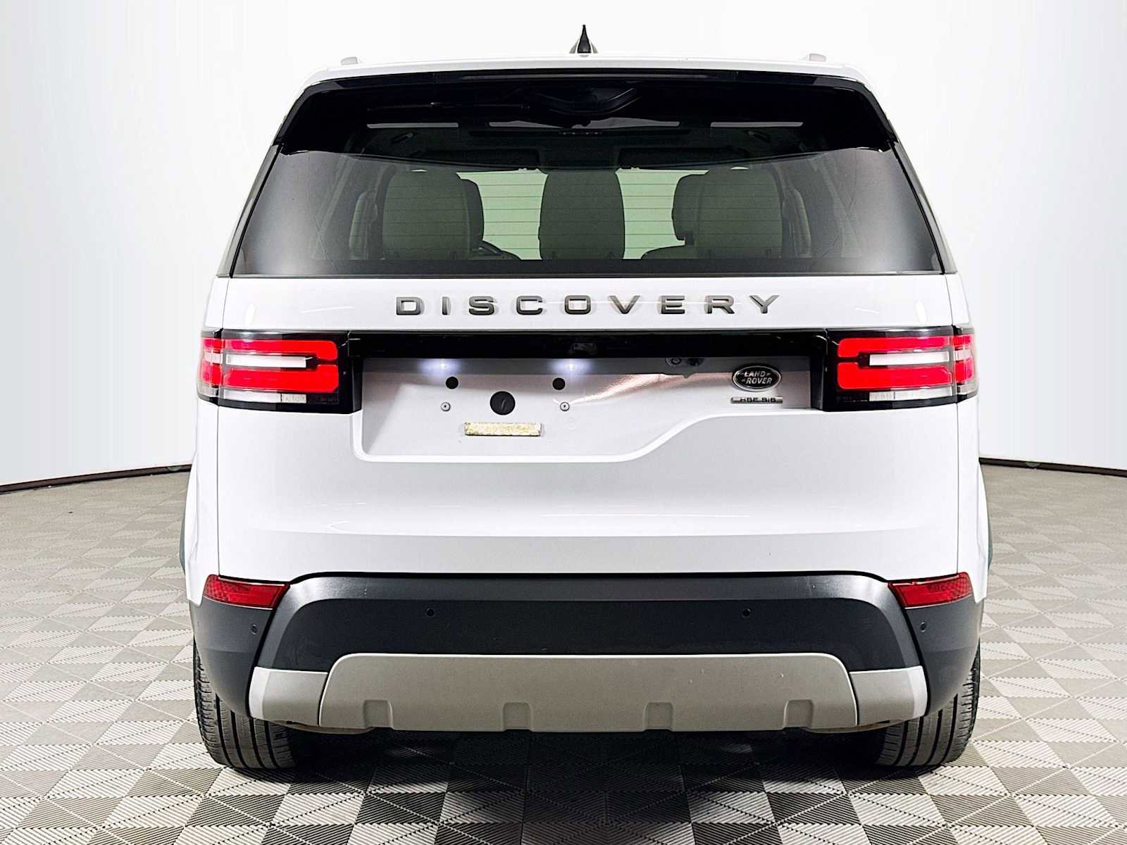 Used 2020 Land Rover Discovery HSE image 6