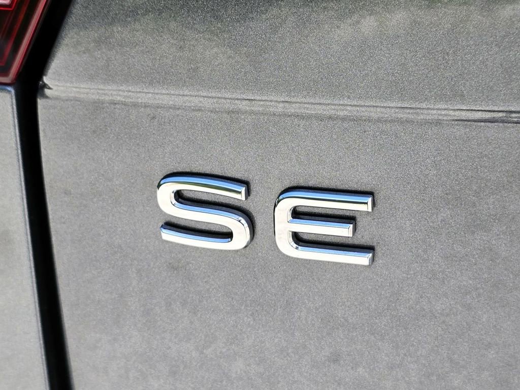 Used 2024 Volkswagen Tiguan SE image 7