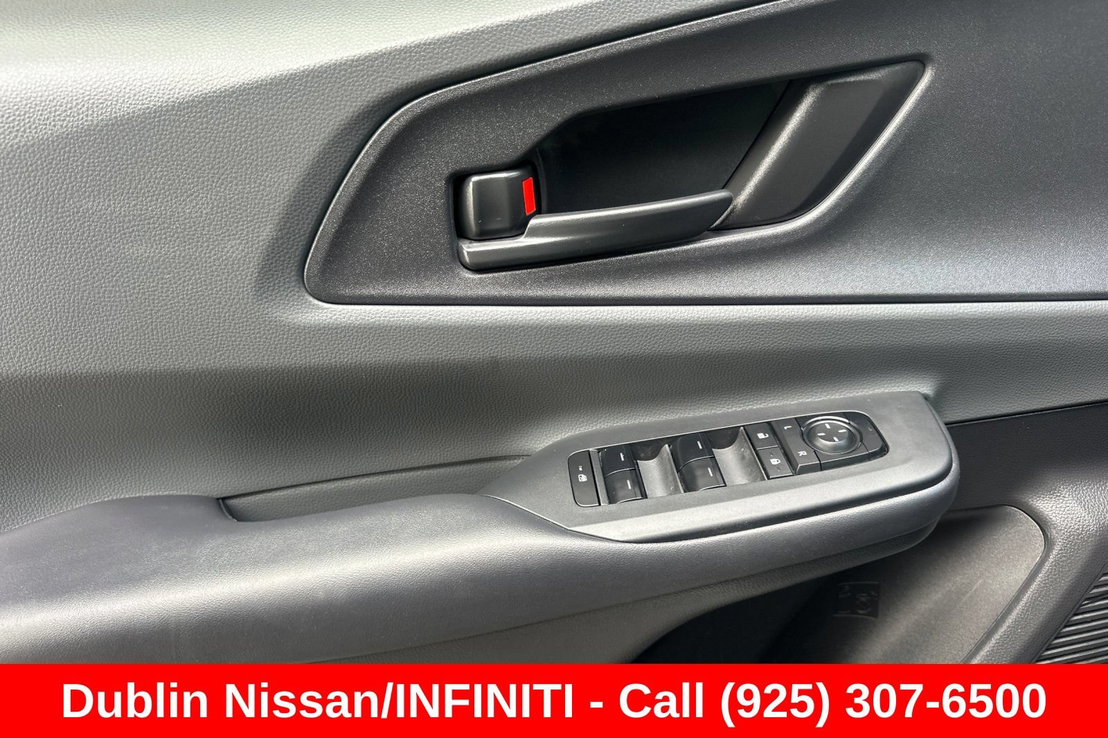 Used 2025 Toyota Prius LE FWD image 12
