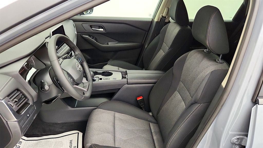 Used 2026 Nissan Rogue SV FWD image 19