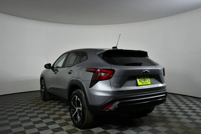 Used 2025 Chevrolet Trax RS w/ Driver Confidence Package image 13