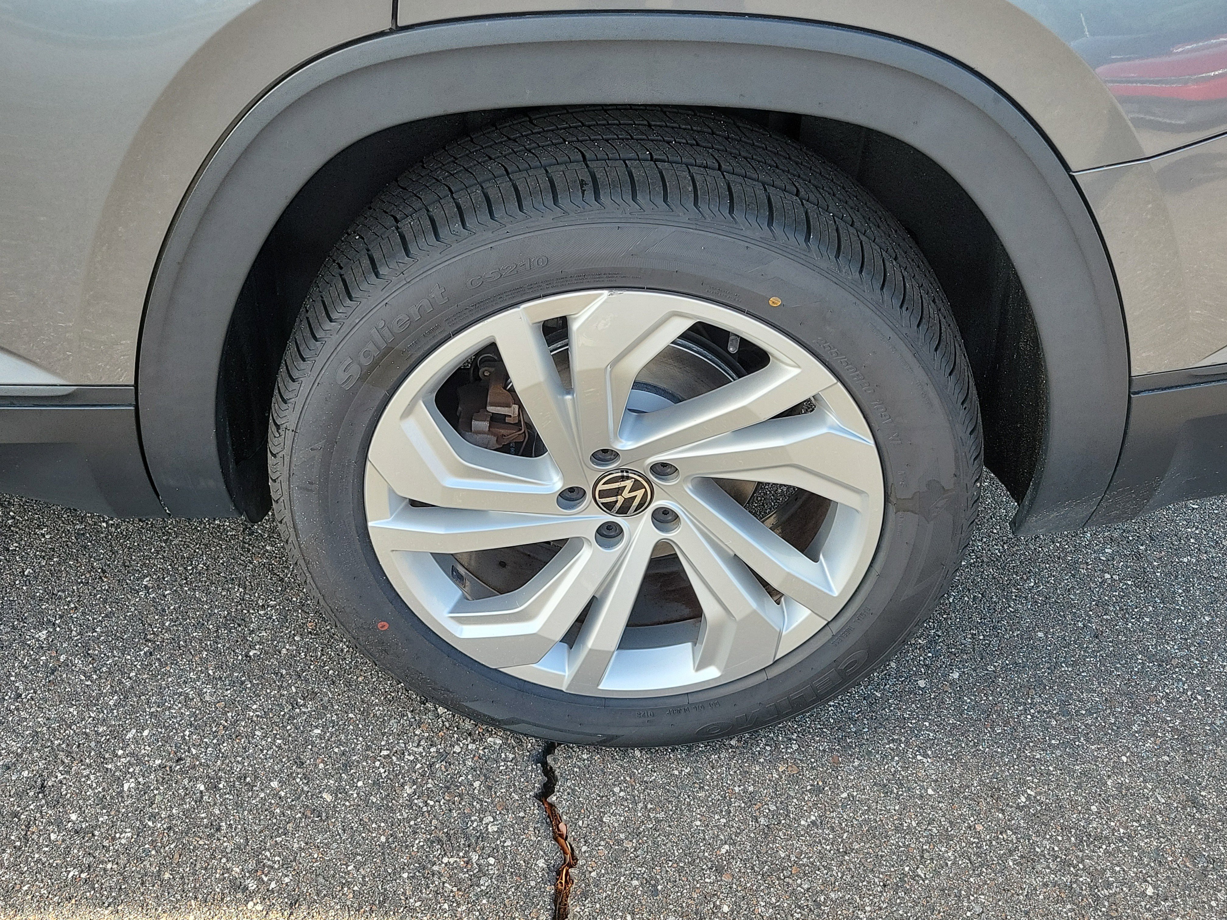 Used 2021 Volkswagen Atlas SE image 39