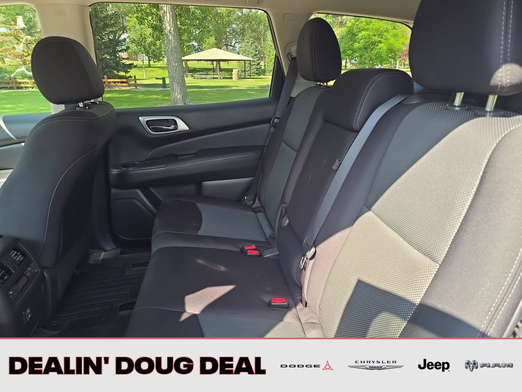 Used 2018 Nissan Pathfinder S AWD/4WD image 23