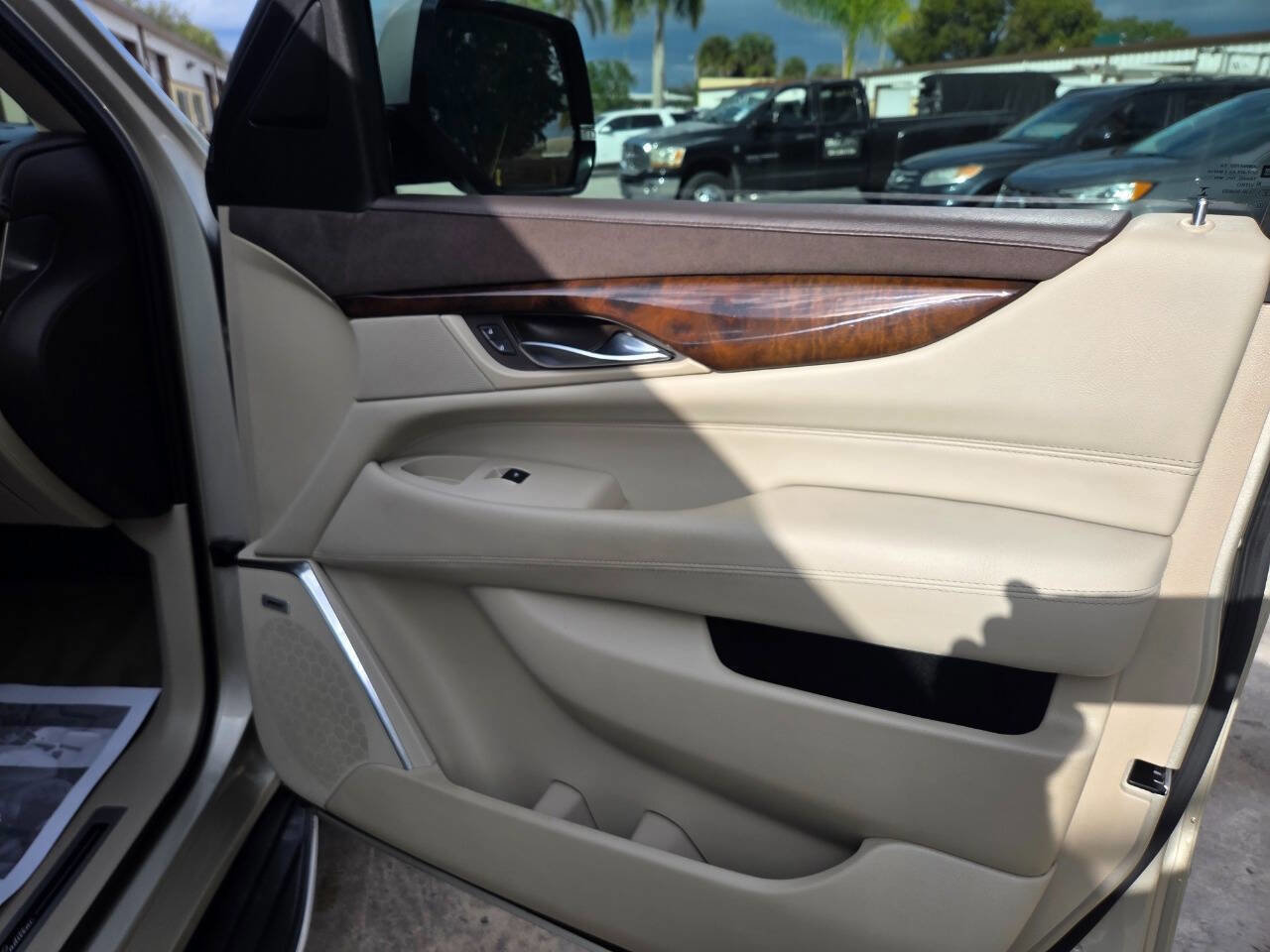 Used 2016 Cadillac Escalade Luxury RWD image 21