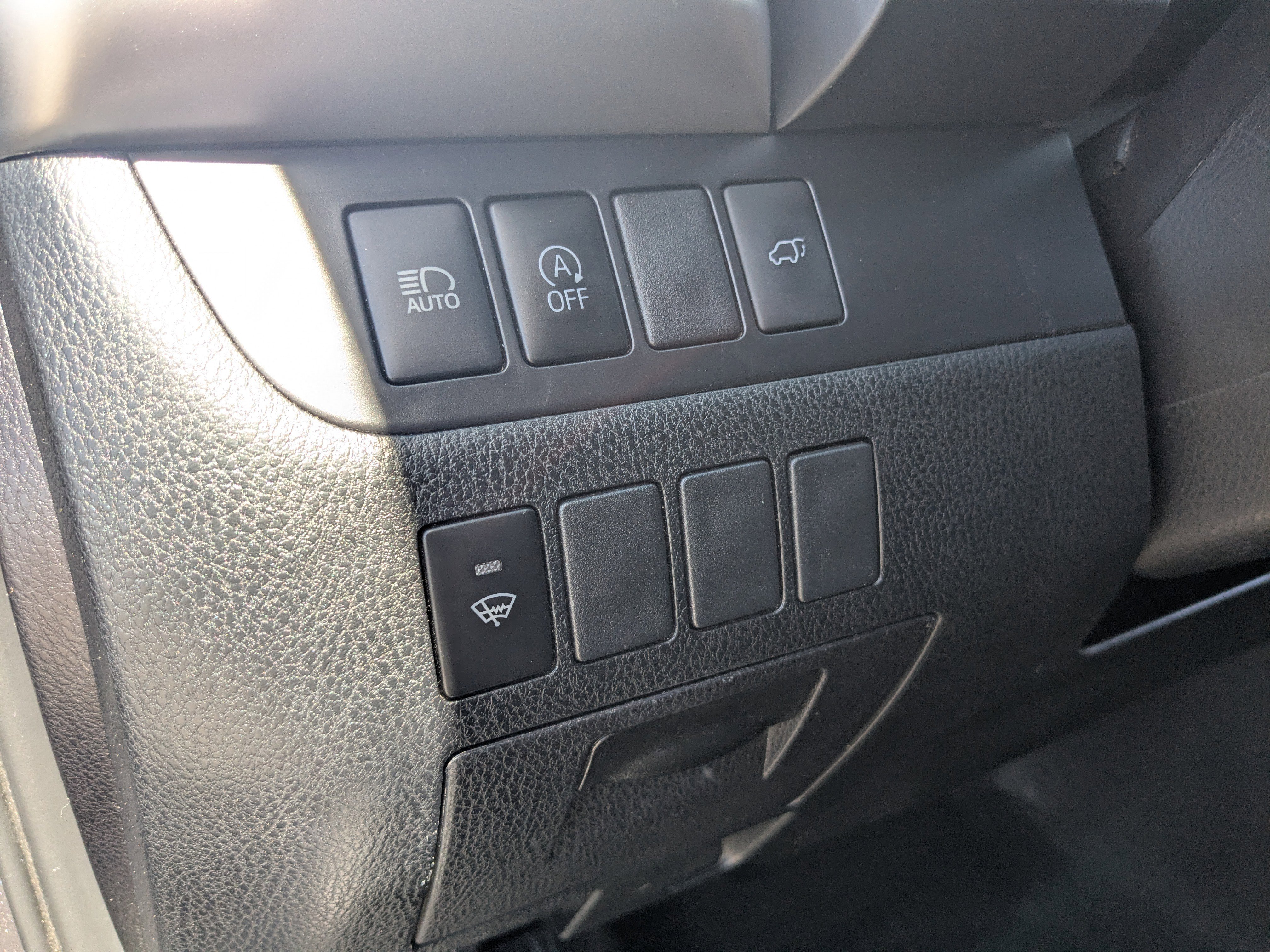 Used 2019 Toyota Highlander SE FWD image 21