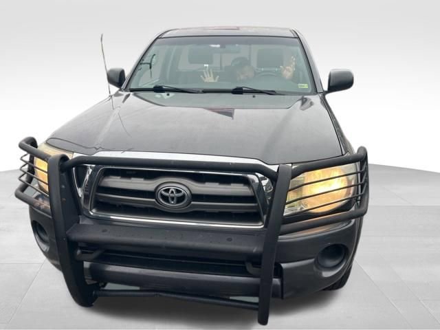 Used 2010 Toyota Tacoma 4x4 Regular Cab image 2