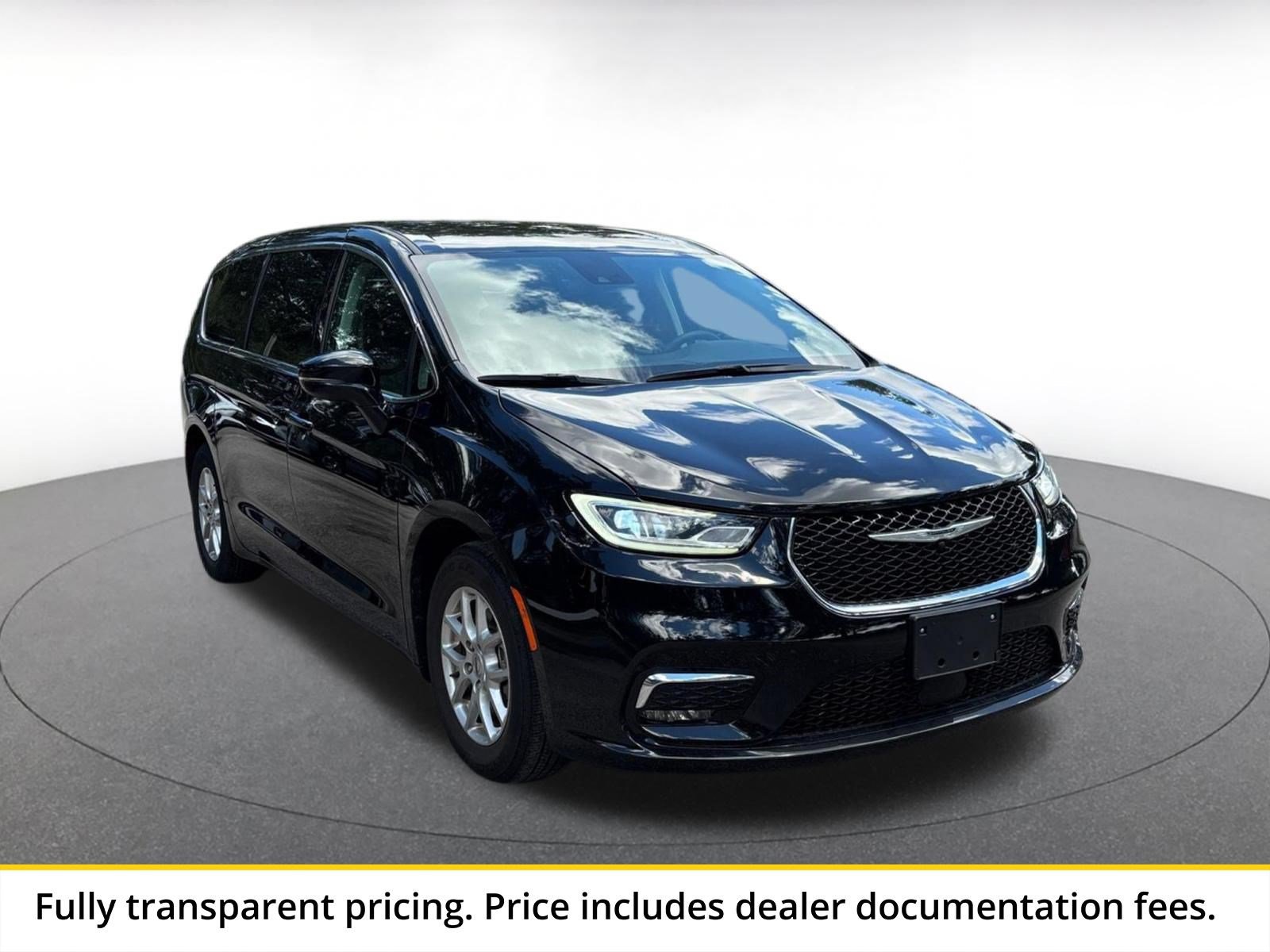Used 2024 Chrysler Pacifica Touring-L